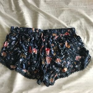 Floral stretch shorts!